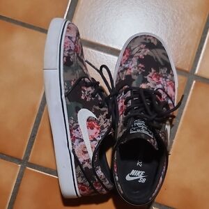 Nike SB Floral Patterned Shoes